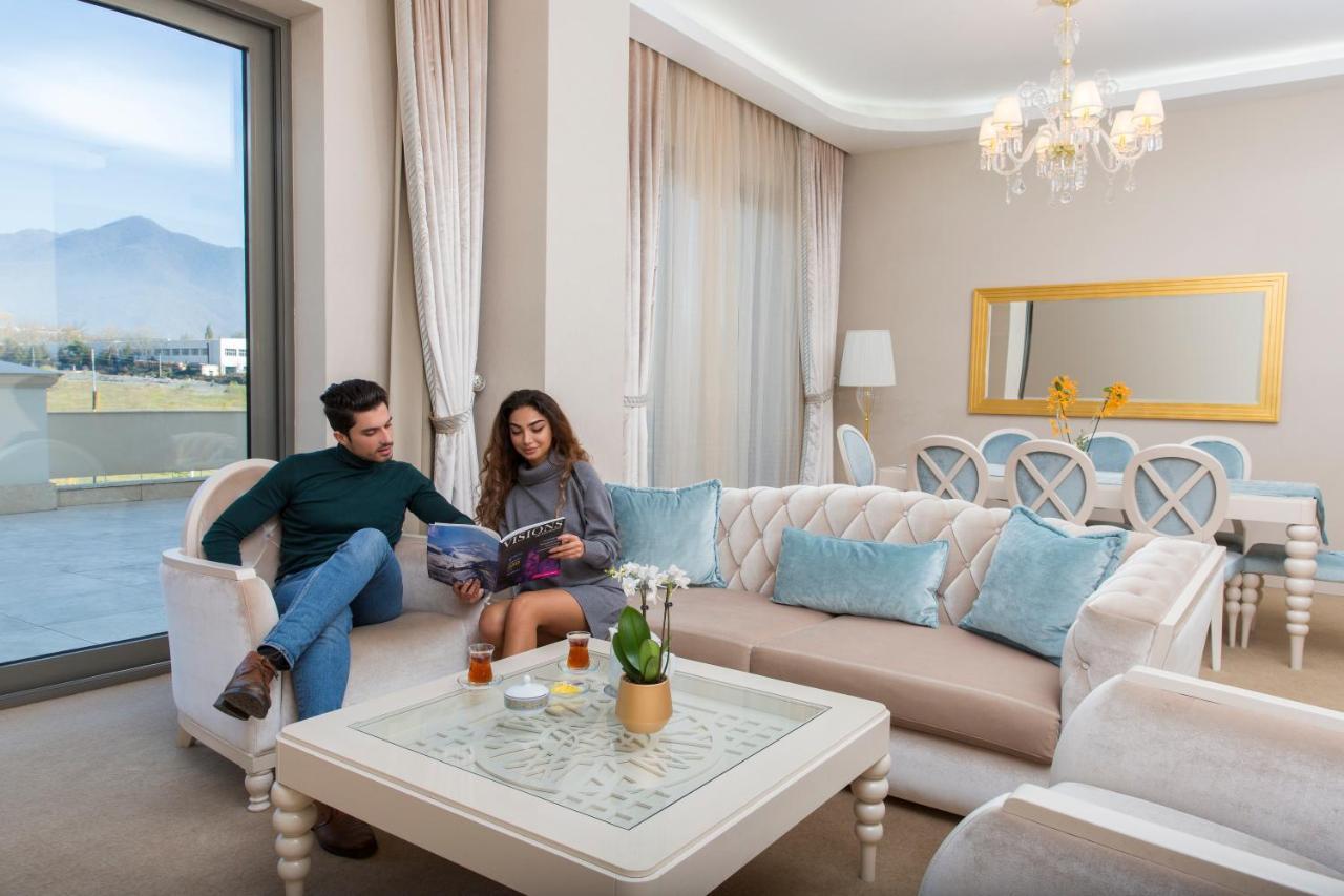 Gabala Garden Hotel Extérieur photo A living room in a hotel suite
