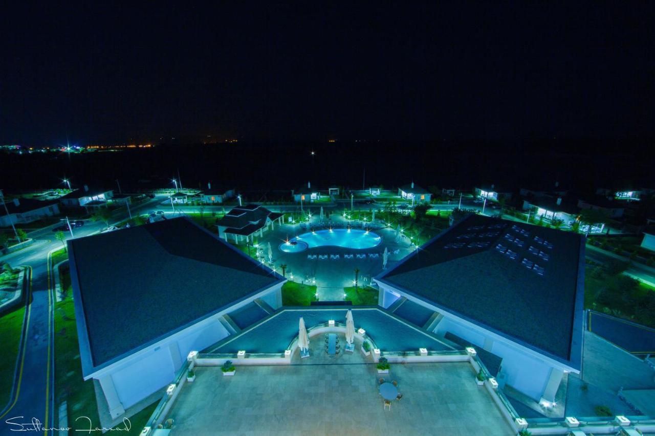 Gabala Garden Hotel Extérieur photo The pyramids at night