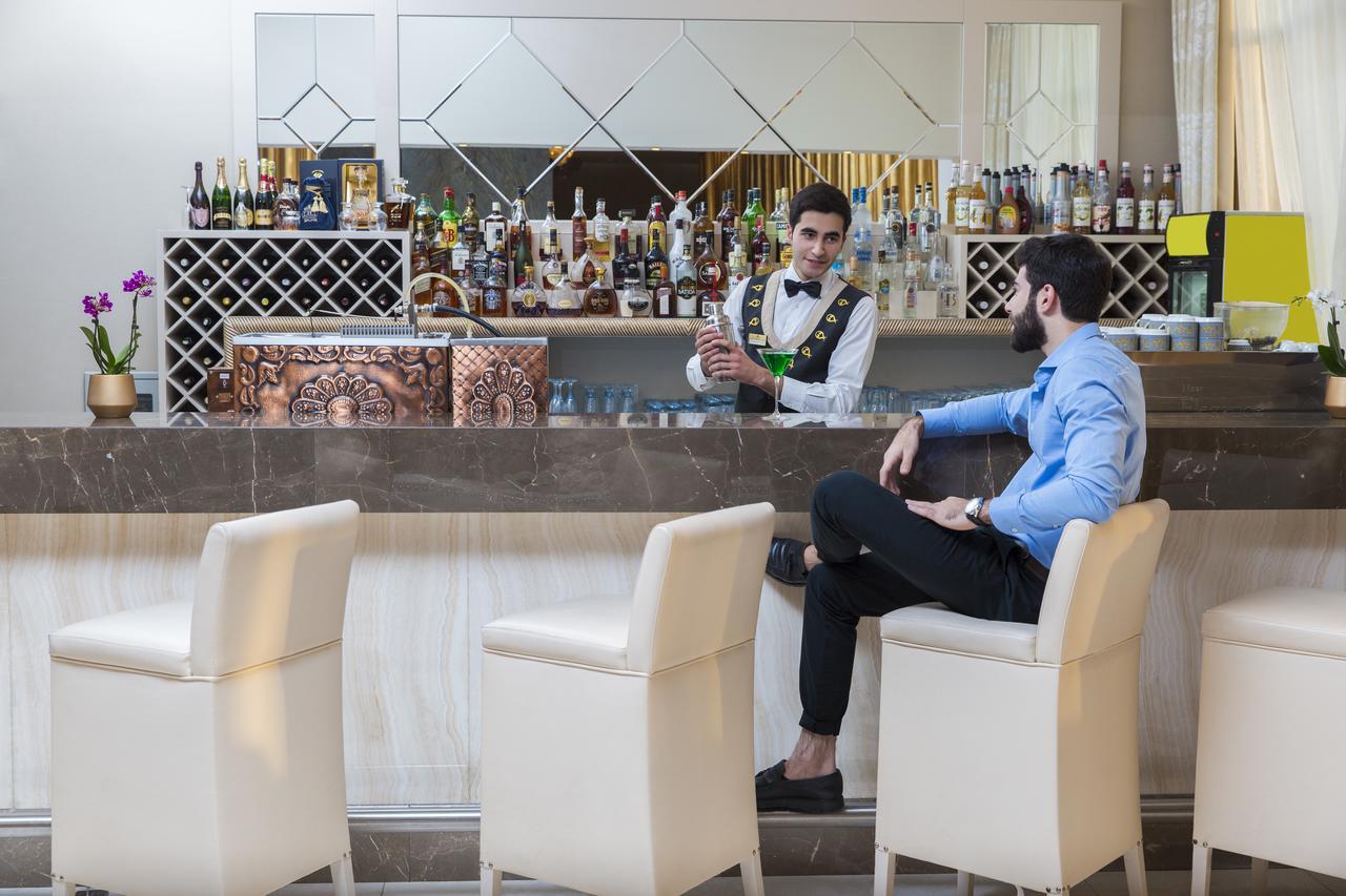 Gabala Garden Hotel Extérieur photo A bartender at work